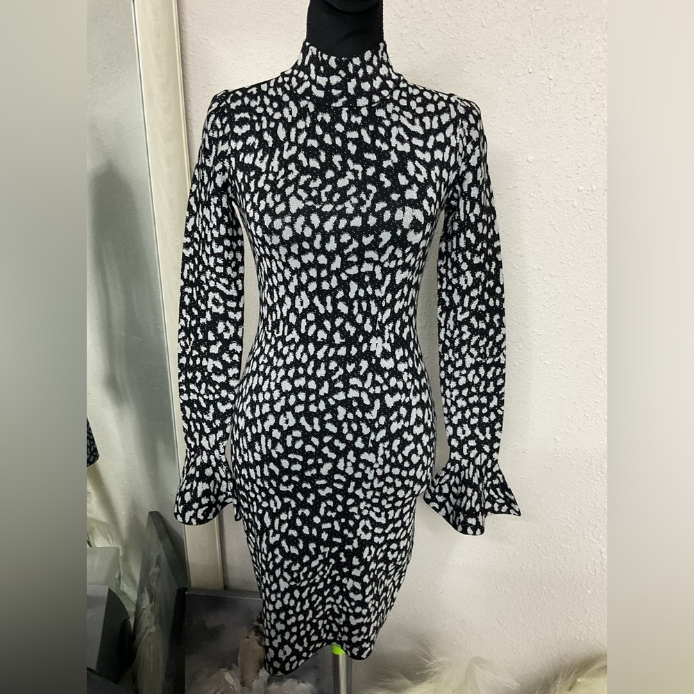 👗NWT MICHAEL METALLIC DRESS WITH FLARED SLEEVES👗 - Picture 13 of 13